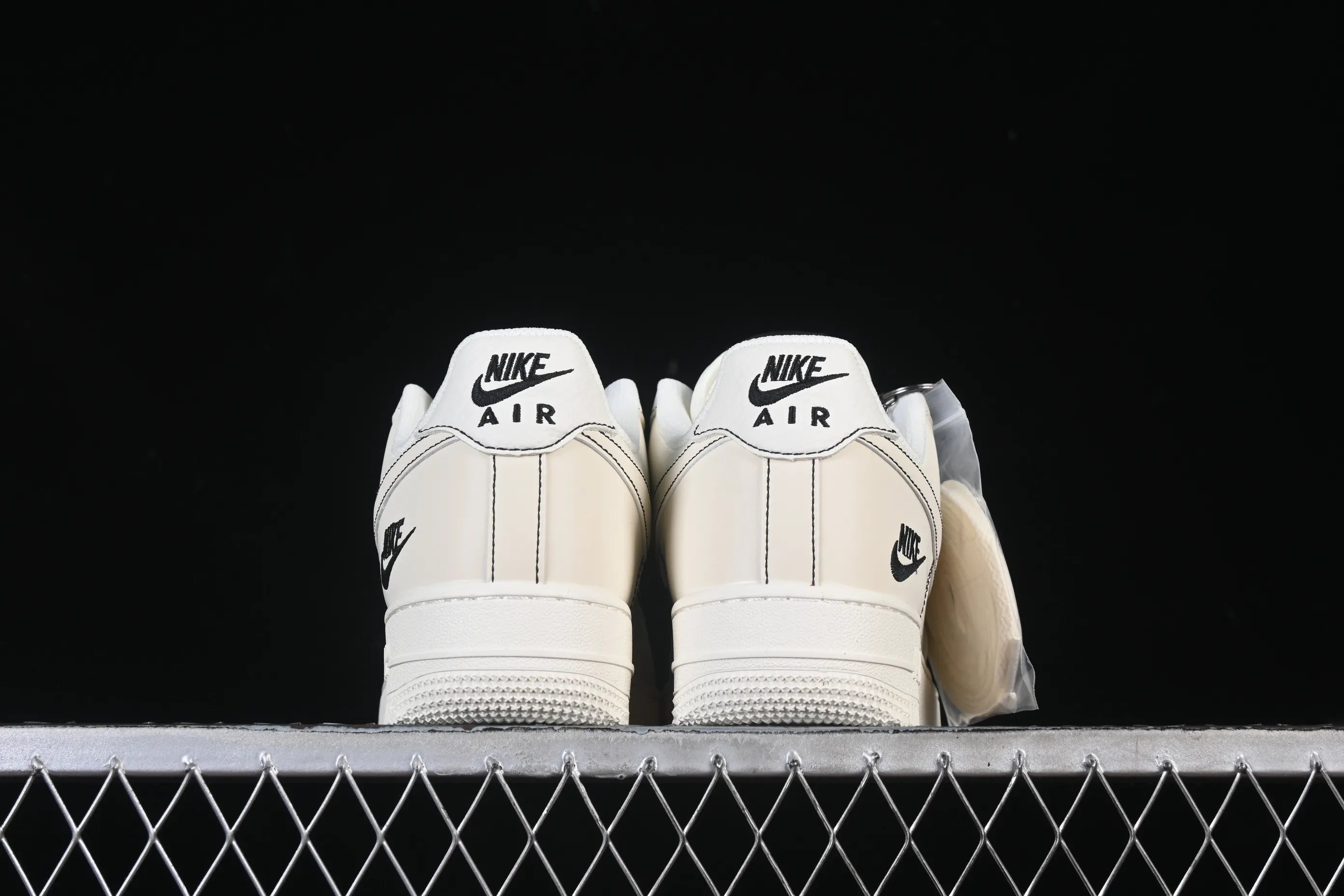 All Categories Nk Air Force 1 Air Force Series Nk Air Force 1 Low Air Force Low Nike Air Force 1'07 Low Beige and Black Line Air Force One Low Casual Shoes CS5288-032